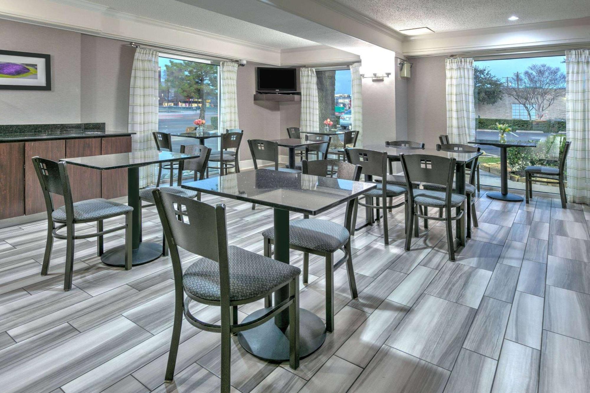 La Quinta Inn By Wyndham Dallas Uptown Εξωτερικό φωτογραφία