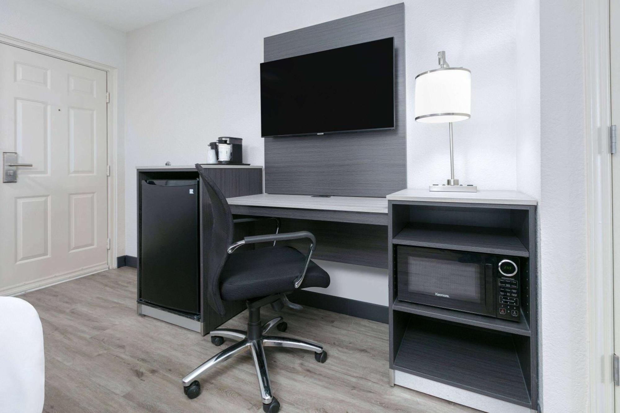 La Quinta Inn By Wyndham Dallas Uptown Εξωτερικό φωτογραφία
