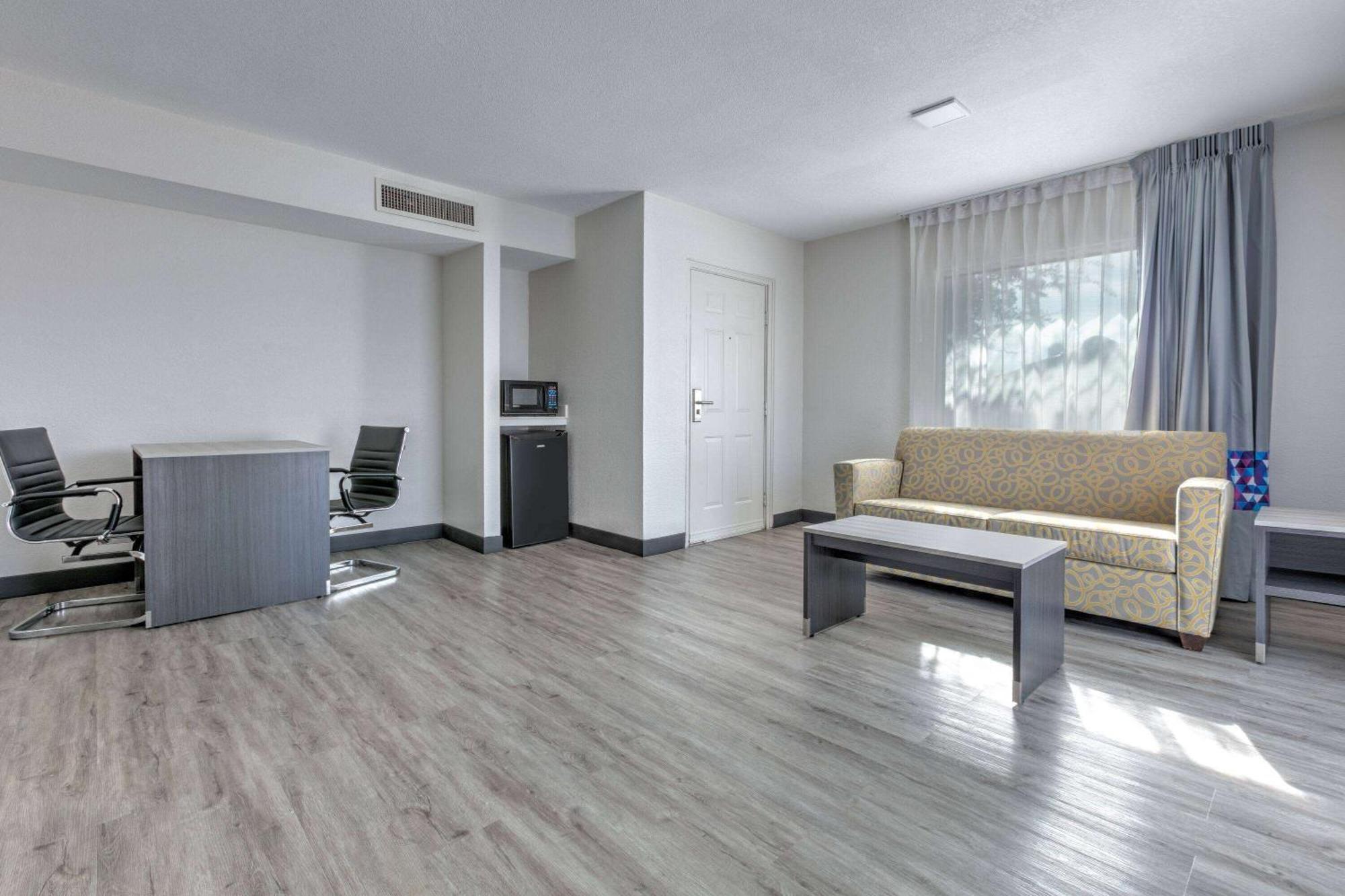 La Quinta Inn By Wyndham Dallas Uptown Εξωτερικό φωτογραφία