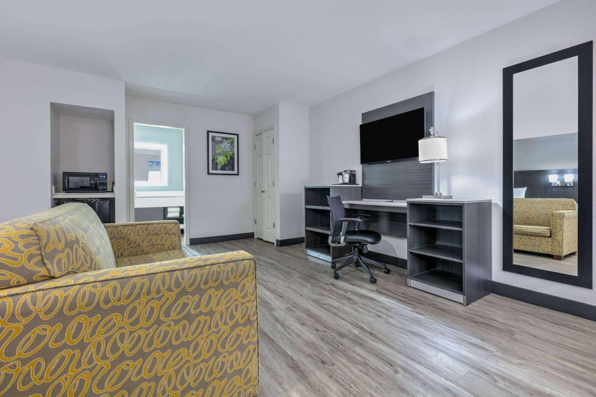 La Quinta Inn By Wyndham Dallas Uptown Εξωτερικό φωτογραφία