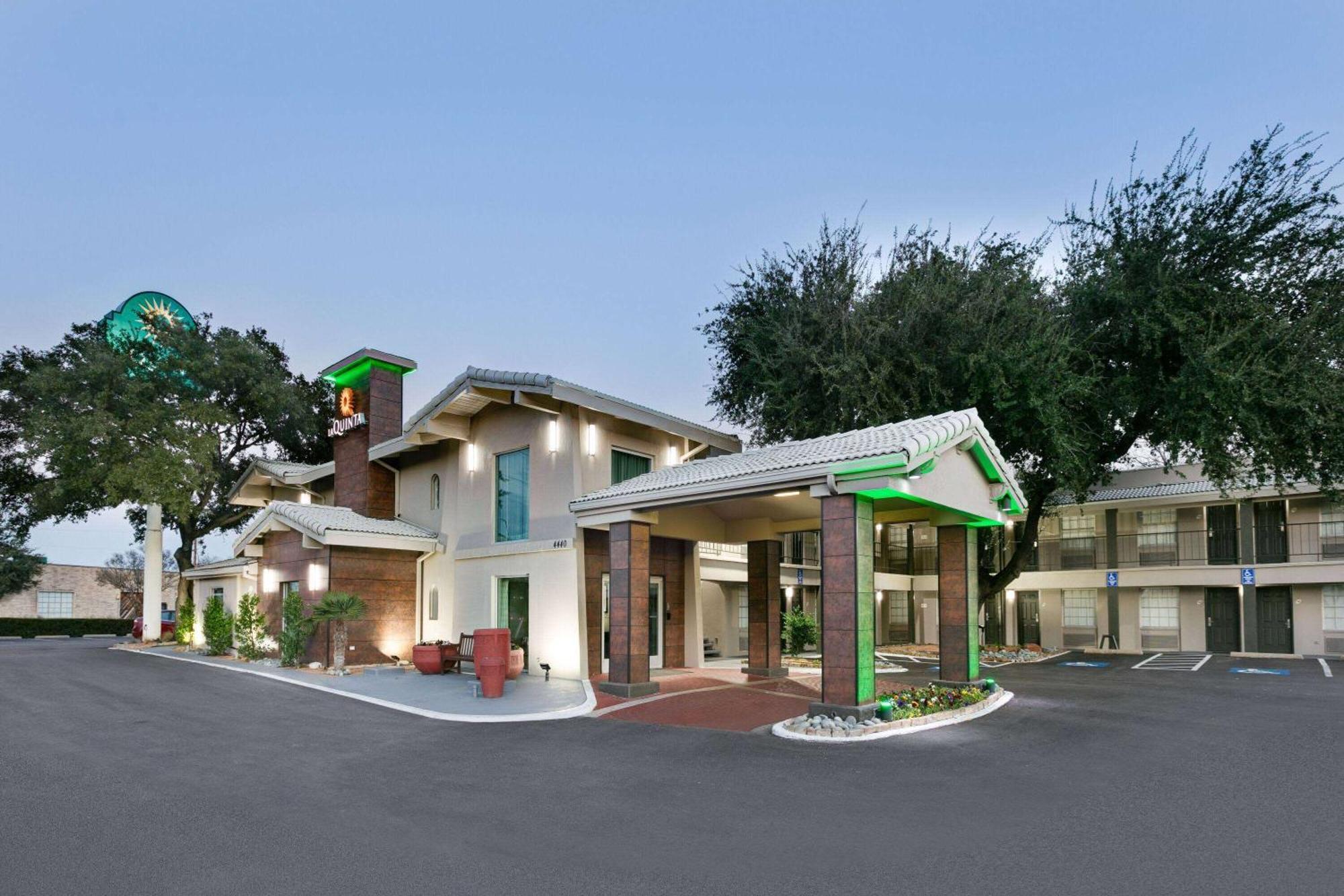 La Quinta Inn By Wyndham Dallas Uptown Εξωτερικό φωτογραφία